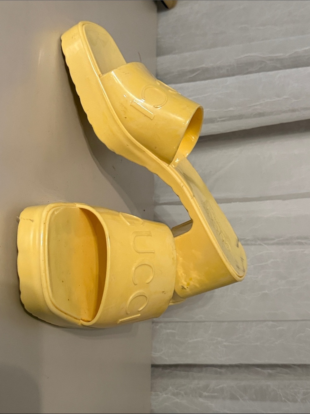 Gucci Yellow Patent Logo Slide Sandals 37 size - Picture 9 of 14
